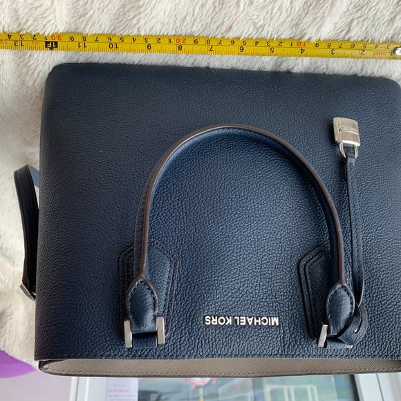 Micheal Kors bag - Picture 5 of 7